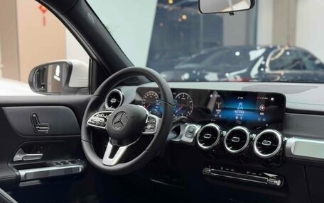 Mercedes-Benz GLB, 2021 год, 1 980 000 рублей, 12 фотография