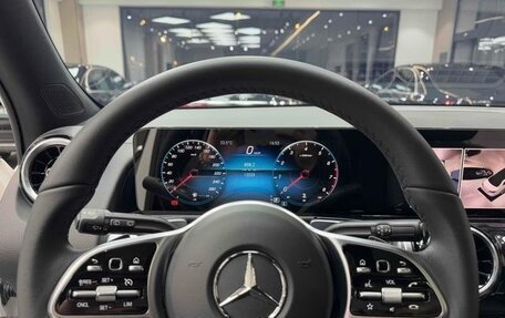 Mercedes-Benz GLB, 2021 год, 1 980 000 рублей, 14 фотография