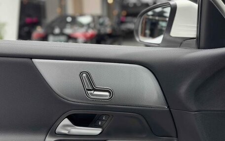 Mercedes-Benz GLB, 2021 год, 1 980 000 рублей, 8 фотография