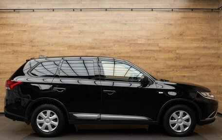 Mitsubishi Outlander III рестайлинг 3, 2017 год, 1 480 000 рублей, 5 фотография