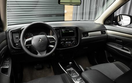 Mitsubishi Outlander III рестайлинг 3, 2017 год, 1 480 000 рублей, 12 фотография