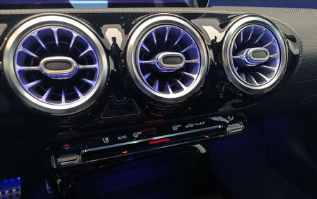 Mercedes-Benz A-Класс, 2018 год, 3 500 000 рублей, 14 фотография