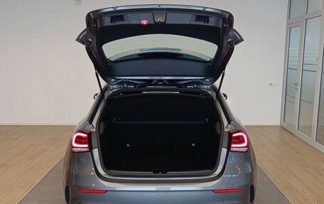 Mercedes-Benz A-Класс, 2018 год, 3 500 000 рублей, 24 фотография