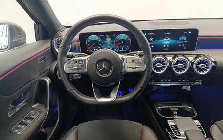 Mercedes-Benz A-Класс, 2018 год, 3 500 000 рублей, 20 фотография