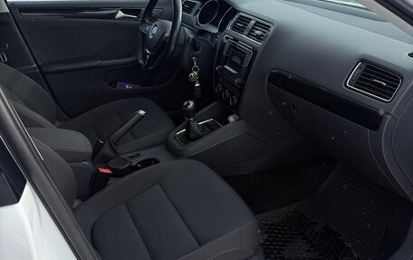 Volkswagen Jetta VI, 2017 год, 1 600 000 рублей, 13 фотография