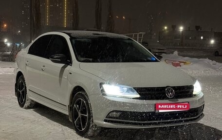 Volkswagen Jetta VI, 2017 год, 1 600 000 рублей, 2 фотография