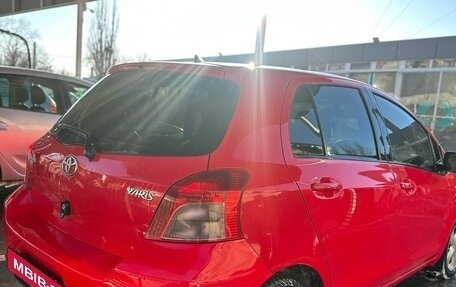 Toyota Yaris III рестайлинг, 2008 год, 700 000 рублей, 2 фотография