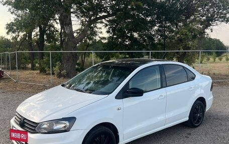 Volkswagen Polo VI (EU Market), 2015 год, 720 000 рублей, 2 фотография