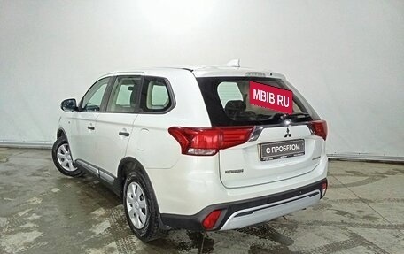 Mitsubishi Outlander III рестайлинг 3, 2018 год, 1 615 000 рублей, 6 фотография