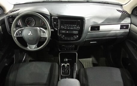 Mitsubishi Outlander III рестайлинг 3, 2018 год, 1 615 000 рублей, 11 фотография