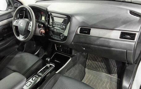 Mitsubishi Outlander III рестайлинг 3, 2018 год, 1 615 000 рублей, 9 фотография