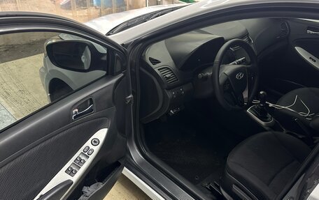 Hyundai Solaris II рестайлинг, 2012 год, 650 000 рублей, 5 фотография