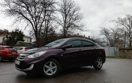 Hyundai Solaris II рестайлинг, 2013 год, 700 000 рублей, 2 фотография