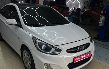Hyundai Solaris II рестайлинг, 2012 год, 650 000 рублей, 4 фотография