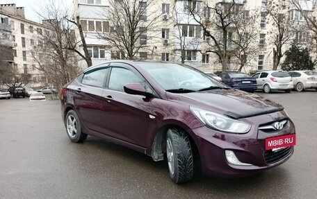 Hyundai Solaris II рестайлинг, 2013 год, 700 000 рублей, 3 фотография
