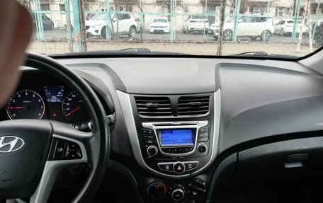 Hyundai Solaris II рестайлинг, 2013 год, 700 000 рублей, 8 фотография