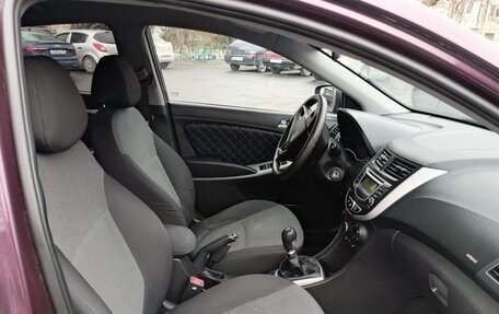 Hyundai Solaris II рестайлинг, 2013 год, 700 000 рублей, 11 фотография