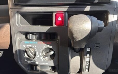 Toyota Roomy I, 2021 год, 670 000 рублей, 9 фотография