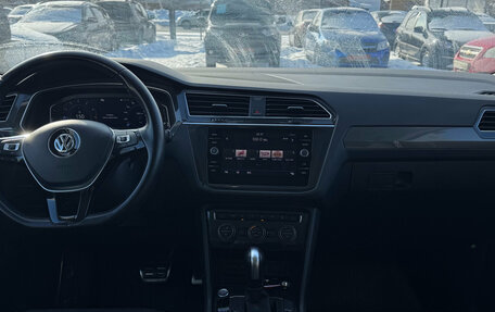 Volkswagen Tiguan II, 2020 год, 2 850 000 рублей, 2 фотография