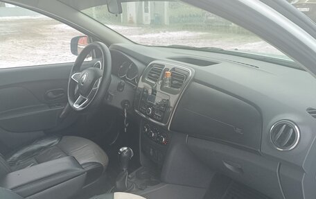 Renault Logan II, 2018 год, 870 000 рублей, 9 фотография