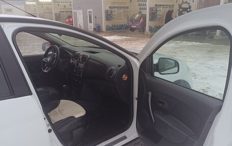 Renault Logan II, 2018 год, 870 000 рублей, 11 фотография