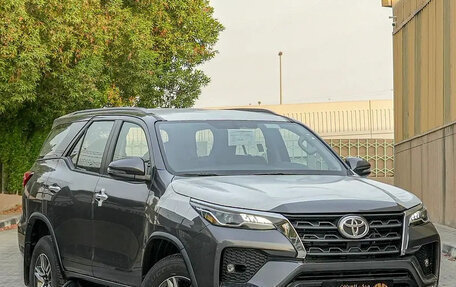 Toyota Fortuner II, 2026 год, 4 650 000 рублей, 2 фотография