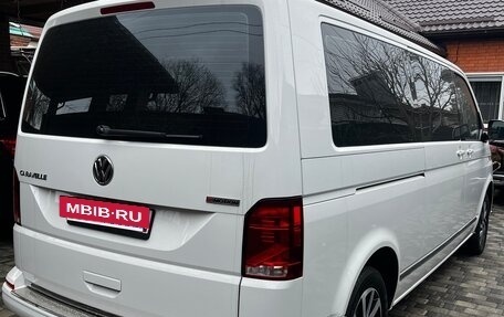 Volkswagen Caravelle T6 рестайлинг, 2020 год, 4 500 000 рублей, 3 фотография