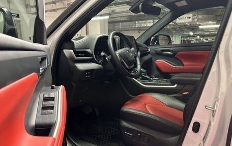 Toyota Highlander, 2023 год, 4 800 000 рублей, 7 фотография