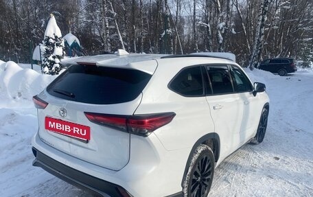 Toyota Highlander, 2023 год, 4 800 000 рублей, 4 фотография