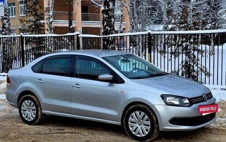Volkswagen Polo VI (EU Market), 2011 год, 700 000 рублей, 2 фотография