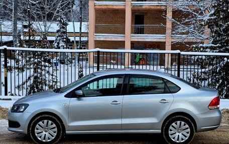 Volkswagen Polo VI (EU Market), 2011 год, 700 000 рублей, 3 фотография