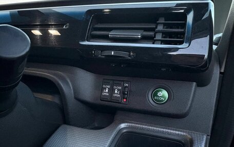 Honda Stepwgn IV, 2016 год, 2 319 900 рублей, 17 фотография