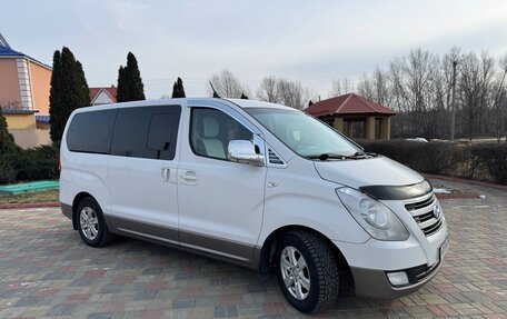 Hyundai H-1 II рестайлинг, 2013 год, 1 670 000 рублей, 1 фотография
