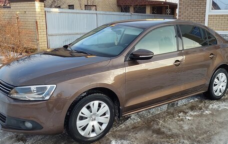 Volkswagen Jetta VI, 2011 год, 1 000 000 рублей, 2 фотография