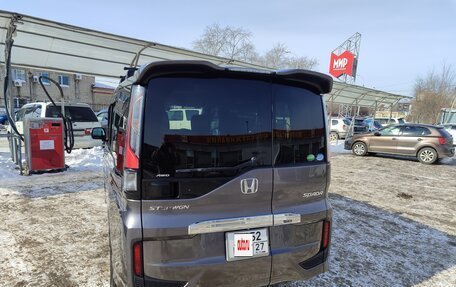 Honda Stepwgn IV, 2017 год, 1 880 000 рублей, 10 фотография