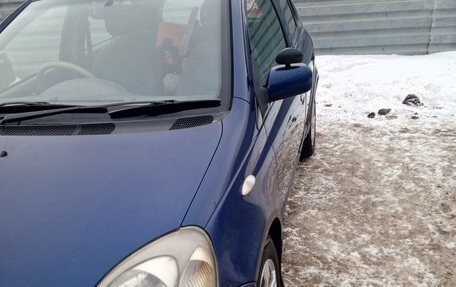 Toyota Vitz, 2000 год, 325 000 рублей, 2 фотография