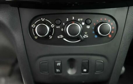 Dacia Logan II, 2017 год, 990 000 рублей, 7 фотография