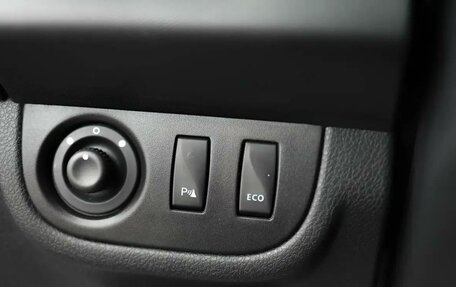 Dacia Logan II, 2017 год, 990 000 рублей, 11 фотография