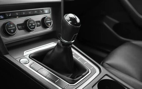 Volkswagen Passat B8 рестайлинг, 2016 год, 1 350 000 рублей, 10 фотография