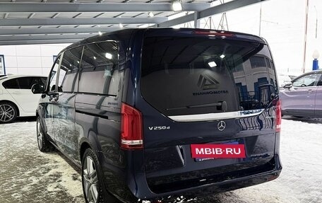 Mercedes-Benz V-Класс, 2017 год, 4 799 000 рублей, 3 фотография