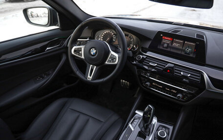 BMW 5 серия, 2019 год, 3 559 000 рублей, 11 фотография