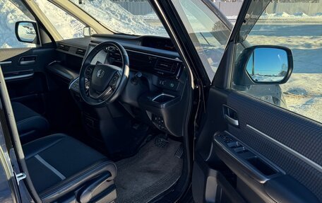 Honda Stepwgn IV, 2016 год, 2 000 000 рублей, 7 фотография