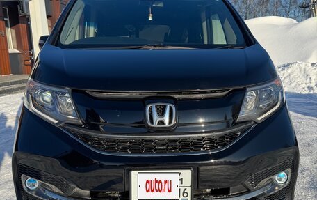 Honda Stepwgn IV, 2016 год, 2 000 000 рублей, 2 фотография