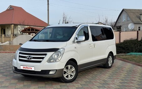 Hyundai H-1 II рестайлинг, 2013 год, 1 670 000 рублей, 3 фотография
