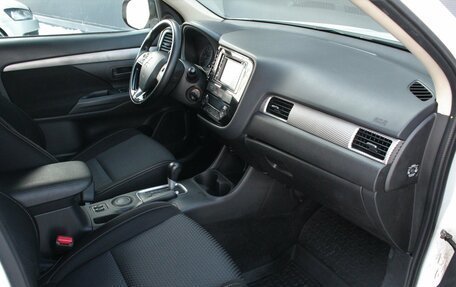 Mitsubishi Outlander III рестайлинг 3, 2016 год, 1 445 000 рублей, 6 фотография