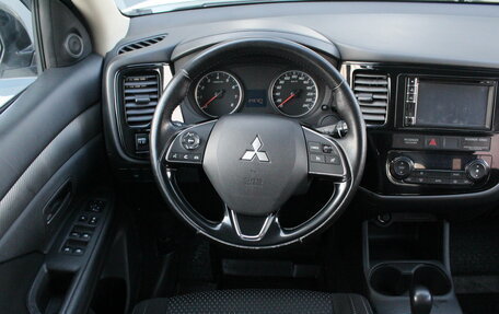 Mitsubishi Outlander III рестайлинг 3, 2016 год, 1 445 000 рублей, 8 фотография