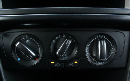 Volkswagen Polo VI (EU Market), 2010 год, 650 000 рублей, 24 фотография