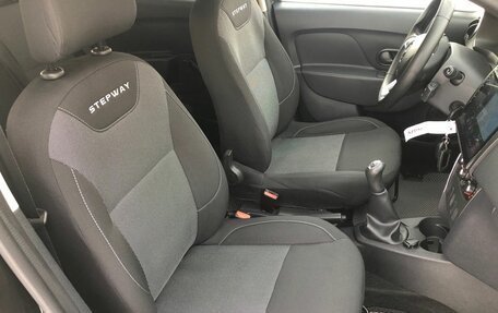 Renault Logan II, 2019 год, 1 130 000 рублей, 10 фотография