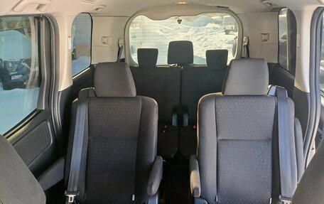 Toyota Noah III, 2015 год, 1 950 000 рублей, 7 фотография