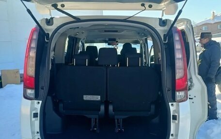 Toyota Noah III, 2015 год, 1 950 000 рублей, 5 фотография